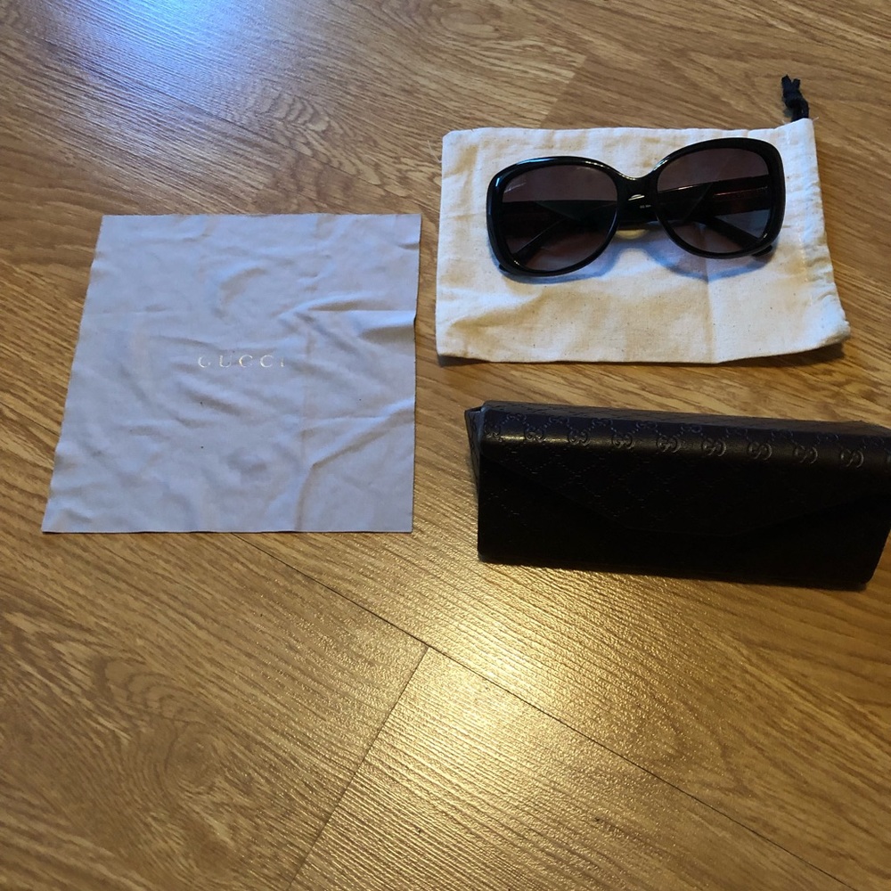 Gucci Sunglasses w/case and cloth